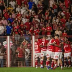 Acesso ou playoffs? Veja quantas vitórias o Vila Nova precisa nas dez rodadas finais da Série B