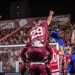 Após bater o América-MG, saiba quantas vitórias faltam ao Vila Nova para conquistar o acesso