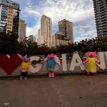 Goiânia recebe ação que leva inclusão de mães atípicas para cartões-postais da cidade – Curta Mais