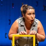 Goiânia recebe Mariana Xavier no teatro com entrada solidária