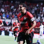 Série B: Após início avassalador, Atlético-GO tem jogador expulso, segura pressão e vence o Ceará