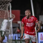 Vila Nova x Goiás: André Luís marca no clássico, provoca Tadeu e dispara: “O mundo gira”