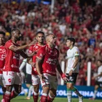 André Luiz decide, Vila Nova vence o América-MG e pula para a vice-liderança da Série B