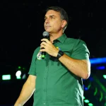 Flávio Bolsonaro voa para os EUA após derrota nas eleições