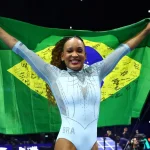 Rebeca Andrade conquista tricampeonato mundial no salto